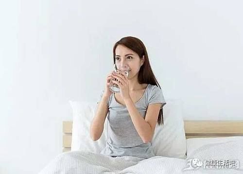 蜂蜜|早餐决定你的寿命!医生:早上空腹时,2种食物再饿都不能碰