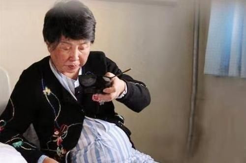 64岁高龄产下“双胞胎”的老人,不得不被现实打败,现在过得怎样