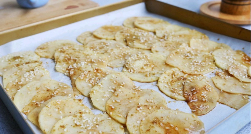 土豆片|好吃的停不下来的烤土豆，做法超级简单，分分钟学会