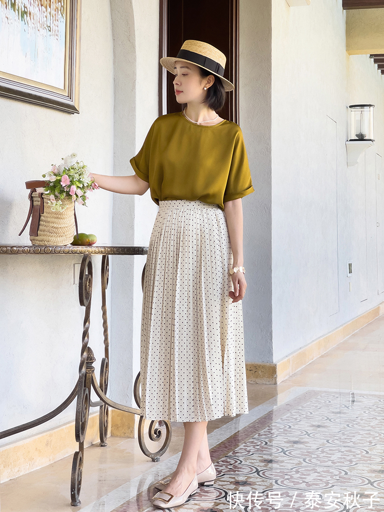 小衫|仅用“百褶裙”就能搭遍整个衣橱?有了它,你的美才能灵活生动!