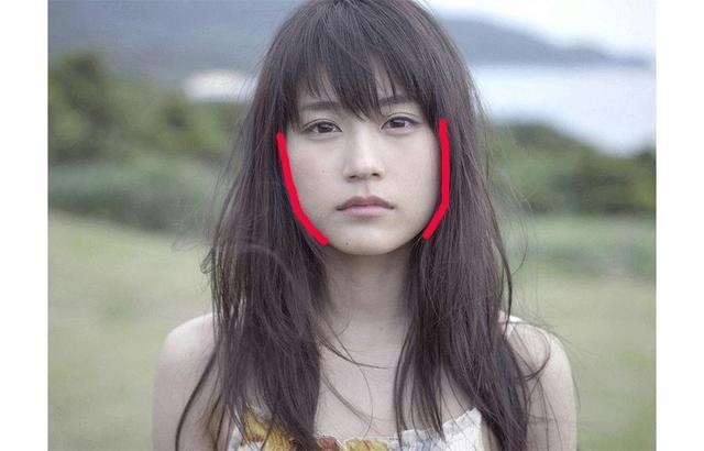 脸大 大脸留怎样的发型才显脸小绝不是遮一下那么简单!