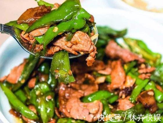 一日三餐|青椒炒肉，先炒青椒还是先炒肉许多人不知道，难怪不香嫩不入味