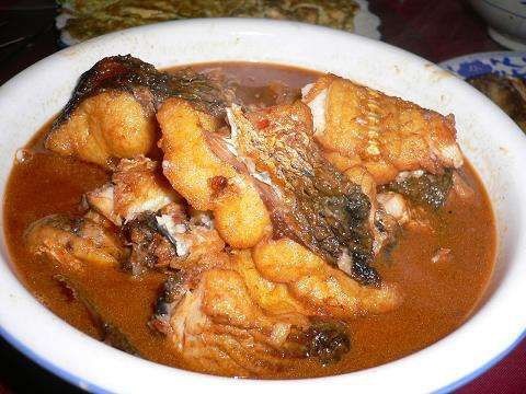 朋友来家里吃饭,做几道招牌菜招待,都抢着吃,在家待客也倍有面