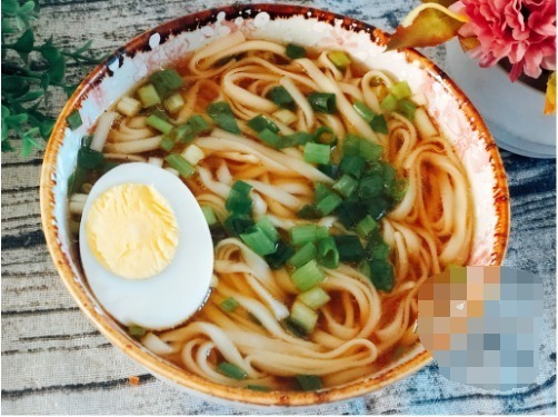营养|早餐不用出去买了，5分钟就搞定，这样做天天吃不够，营养又暖胃