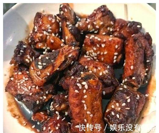 酸菜|堂弟一家来做客，老婆特意做一桌菜招待，饭后弟媳妇还说我家小气