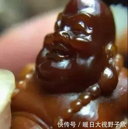 魏学洢！盘了600年的橄榄核包浆啥样？玉化橄榄核雕欣赏