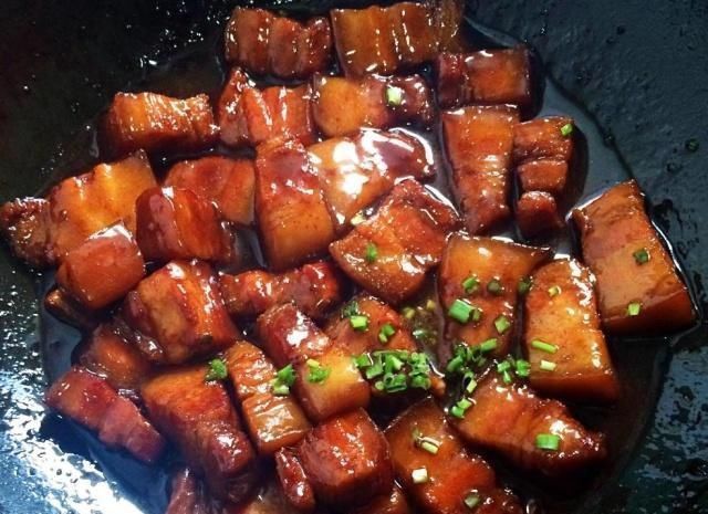 做红烧肉别只知道焯水,焯水之前多加这一步,红烧肉更香,没腥味