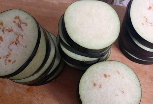 清水|炸茄盒之前，搅拌肉馅的时候加点“它”，茄盒外酥里嫩，香气扑鼻