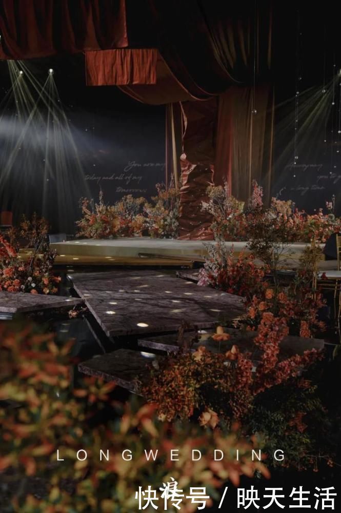 婚礼|用丝绒材质营造出立体感和空间感的梦境婚礼，有让你沉迷其中吗？