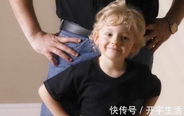 毛毯|孩子幼儿园毛毯被偷,宝妈在单元楼口立牌,没一句脏话却句句扎心