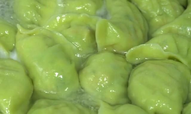 饺子|夏天,用此菜包饺子比韭菜茴香馅好吃,2块钱1把,人人都能买得起