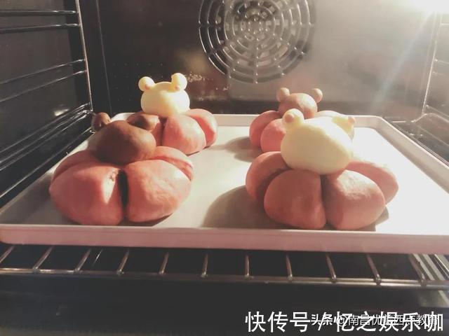 135g|女生都会喜欢的面包,小熊花骨朵面包可爱好吃两不误