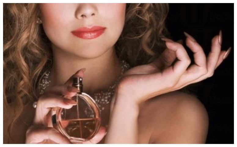香水一会就没味道了？一招改善“迎风散”，让你的香水持久又好闻