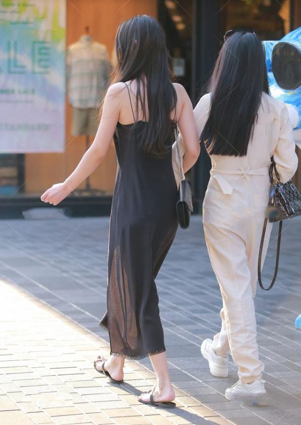 性感|纯黑色连衣裙,知性大气,性感妩媚的女士穿搭