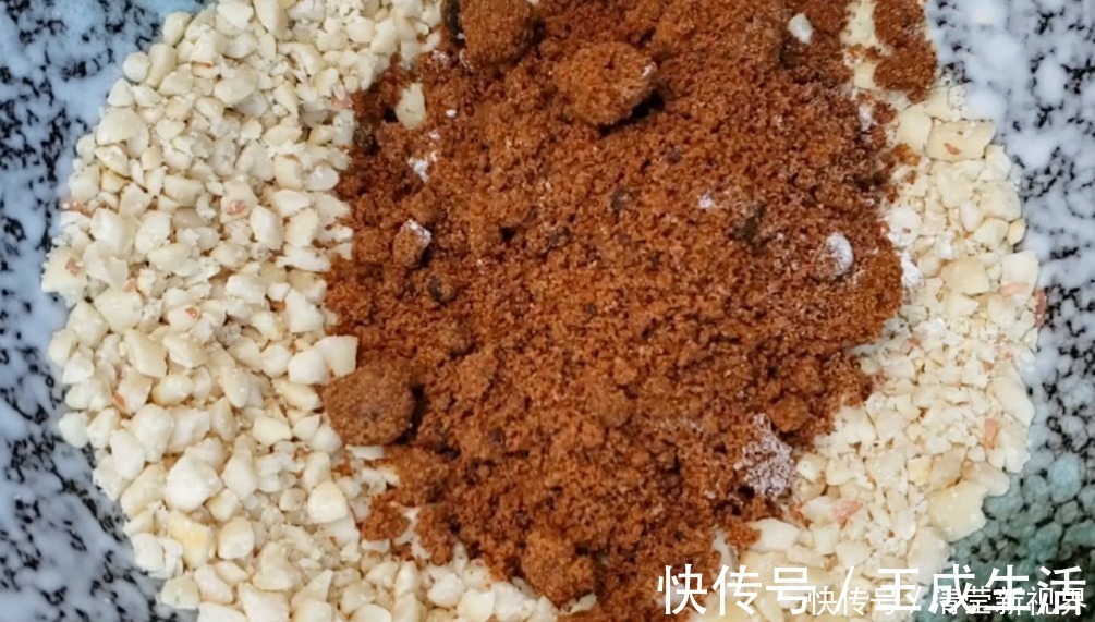 红糖|小米别再熬粥了,加2个鸡蛋,简单一做,营养又美味,出锅抢着吃