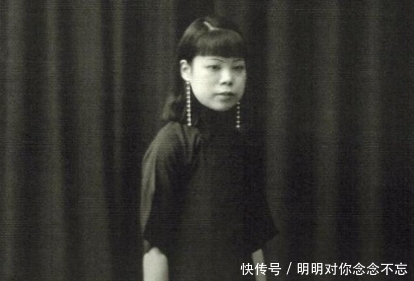 老太太带着金钗去鉴宝,上面刻有5个字,专家问到:你是格格?