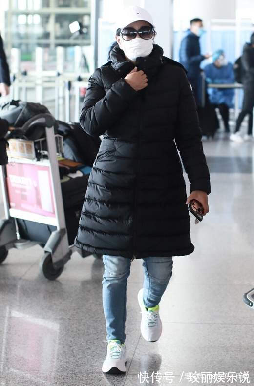 毛衣 穿羽绒服时、如何才时髦?不懂它的“穿搭精髓”,当然穿不出感觉