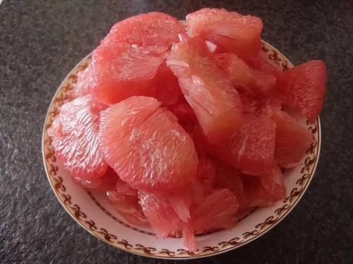 天然|柚子是“天然水果罐头”,可买红心还是白心的?别和一种物质同吃