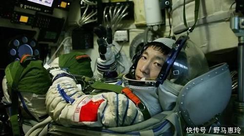 杨利伟进入太空后，曾听到有人“敲门”，17年后感慨真是万幸