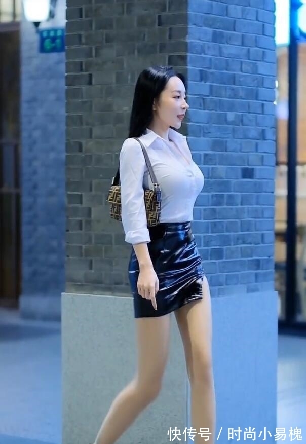穿搭|白衬衫显干净，黑皮裙显高冷，一起穿就成了“都市女郎”