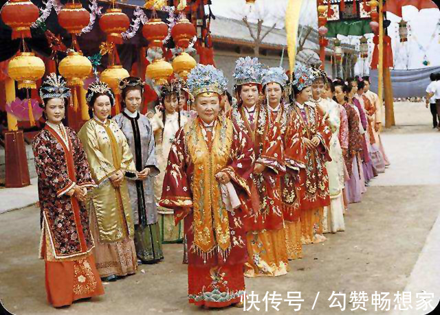 魔咒$贾府的衰败,离不开一个数字,也是宝玉出家的“魔咒”