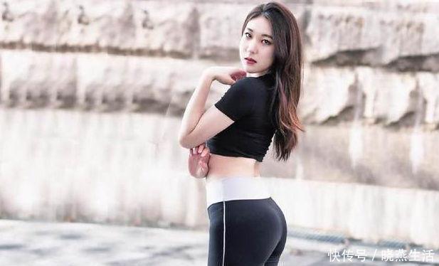 优雅|路人街拍紧身打底裤美女气质出众，让人一眼难忘