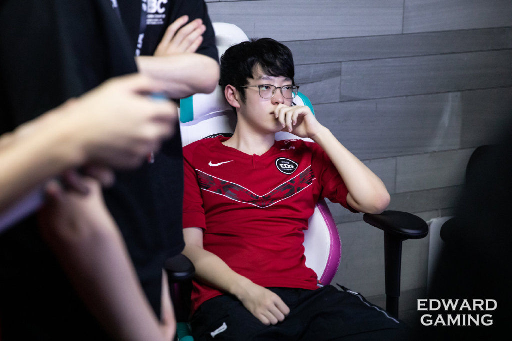 离开|这1天来了？EDG中单Scout欲离开，与LCK多支队伍联系