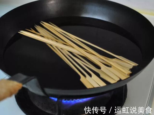 居家必备小吃!大叔教你烤鸡肉串,外焦里嫩,香气扑鼻,超好吃~!