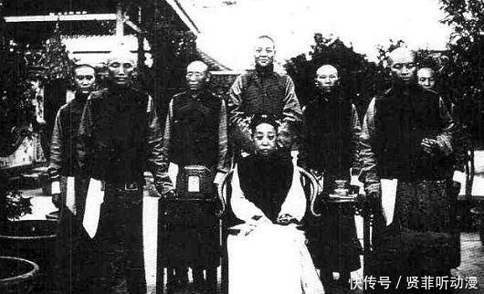 御花园|罕见老照片:溥仪和泰戈尔逛御花园,比电视剧更真实!