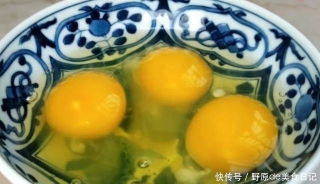 胡萝卜要多吃,教你新做法,加4个鸡蛋,营养美味,比吃肉还要香