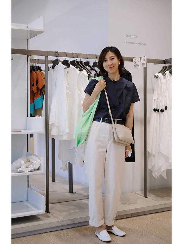 外套|40岁也能穿出高级感,蓝色外套搭配半身裙,最体面的中年女性穿搭