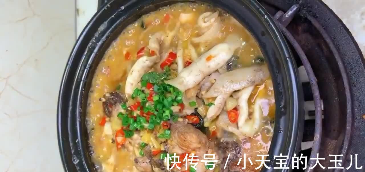 鱼泡砂锅的做法，口感Q弹爽滑，味道鲜美至极，兼具营养和美味！