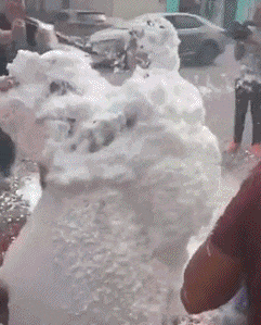 |搞笑GIF:看把人都喷成什么样子了,亲妈都认不出来了