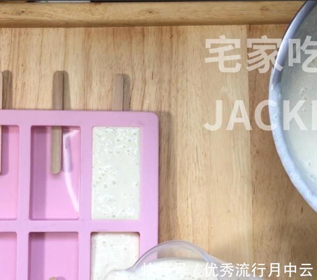 白砂糖|香蕉牛奶雪糕，制作超简单，甜甜蜜蜜，香蕉味十足！