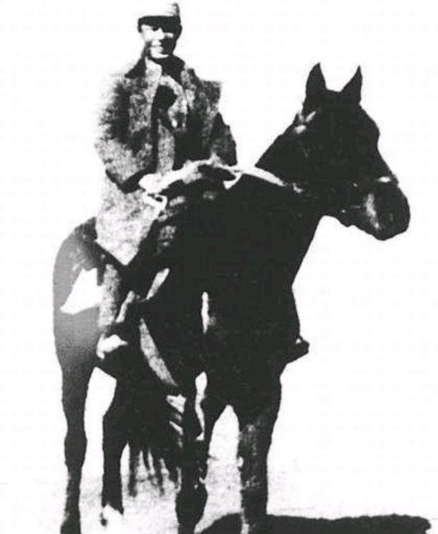 军区|特殊一例！此军区司令员后来授上将，而副司令却是大将！