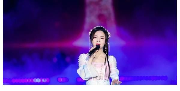 導(dǎo)師|董貞9年前遭《中國好聲音》那英狠拒！如今翻身大紅打臉4導(dǎo)師