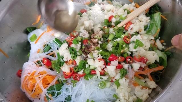 色香味|热天没食欲，这道凉拌菜别错过，5分钟就上桌，全家吃着比肉还香