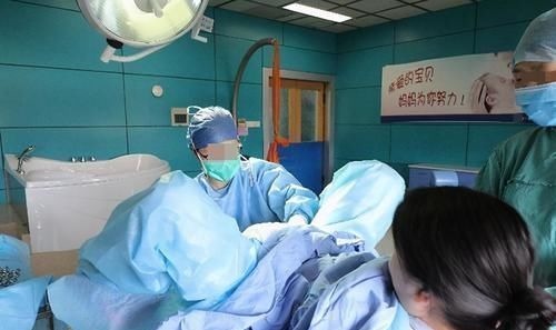 宝妈|产妇临近分娩,医生让买刀纸,宝爸迷糊带回卫生纸,结果被痛骂