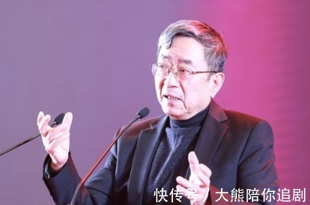 二人@余秋雨:靠发妻寄打工费生活,成名后却弃糟糠,闪婚小16岁女演员