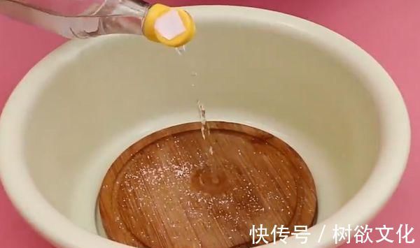 发霉|木菜板发霉开裂只需倒点厨房里的“它”,用10年都不发霉开裂