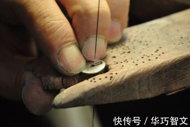 半球形 这件暗藏机关的项链,又变手链的可拆搭扣