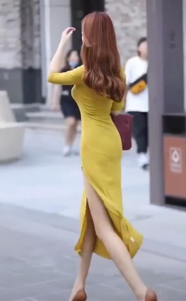 姐姐|时尚搭配开叉裙造型很别致,这姐姐扑面而来的高级感