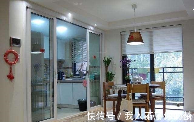 推拉门|头一次见厨房装这种推拉门,不得不感叹太聪明了,后悔我家才发现!