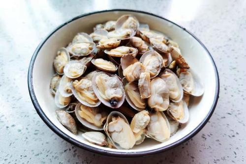 夏天吃花甲,教你1个新吃法,不炖不炒,简单易学,家人都说好吃