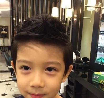 有种"天之骄子"叫胡静儿子,含"金汤匙"出生,有颜有才还多金