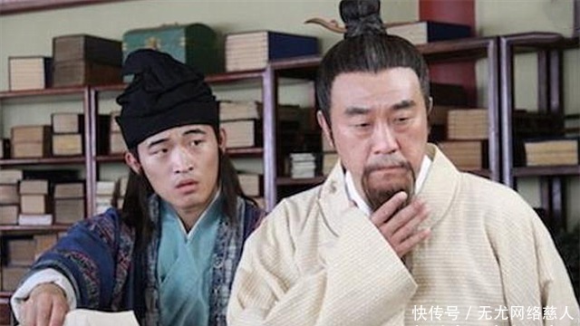 顿时|朱元璋在宫中宴请群臣,席间刘伯温看了一眼酒杯,顿时面色如土