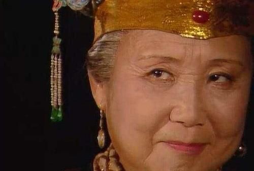 贾宝玉#红楼梦:贾母亲自出手,打脸一个丫头,这个丫头究竟有多过分?