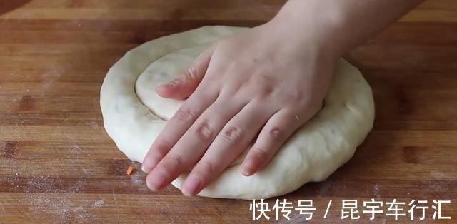 五花肉|豆角加洋葱最近火了，不炒不腌不凉拌，出锅比吃肉还过瘾