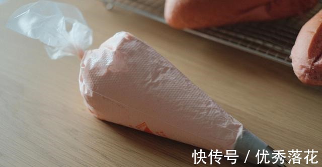 台湾草莓鲜奶油生乳包！