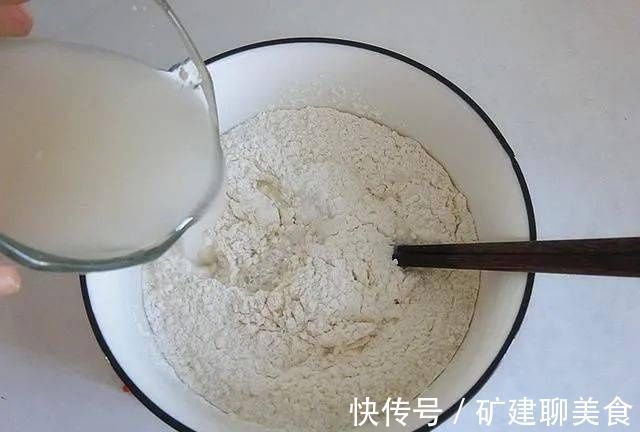 油酥糖饼，这么做暄松香甜，大人小孩抢着吃！